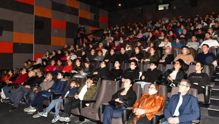 Alaşehir’de ‘Atatürk’ filmine yoğun ilgi | Alaşehirliler salonlara sığmadı