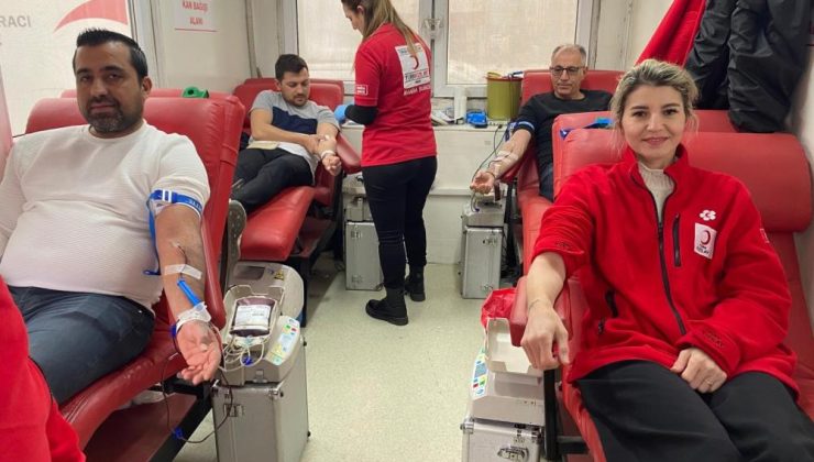 Alaşehir’de Kan bağışı kampanyası  |  Kan bağışına kadınlar öncülük etti