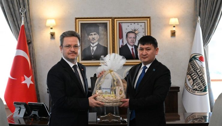 Kazakistan Başkonsolosu Vali Ünlü’yü ziyaret etti | Manisa’ya övgü dolu sözler