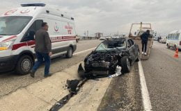 Alaşehir’de iki otomobil kafa kafaya çarpıştı |Kazada 3 kişi ağır yaralandı